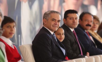 En inicio de ciclo escolar, Mancera promete mayor control del transporte escolar irregular