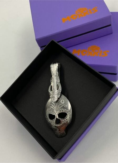 Conoce Morris, un proyecto que interviene cucharas y las transforma en calaveras