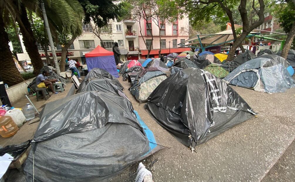 Presenta Comar diagnóstico sobre puntos de concentración de migrantes en CDMX, a vecinos que piden su reubicación. Foto: Alberto Acosta