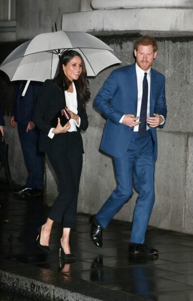 ¿Meghan Markle rompe protocolo real con atuendo de 100 mil pesos?