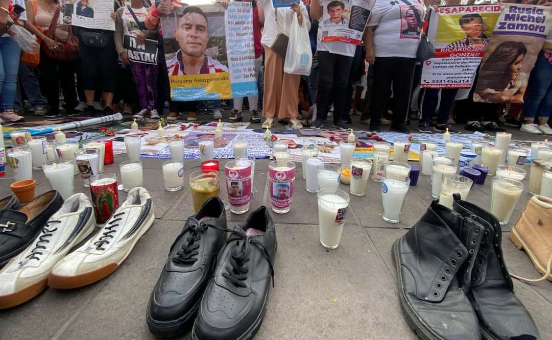 Colectivos, familiares y civiles, se manifiestan frente a palacio de gobierno en Guadalajara (15/03/2025). Foto: Valente Rosas / EL UNIVERSAL