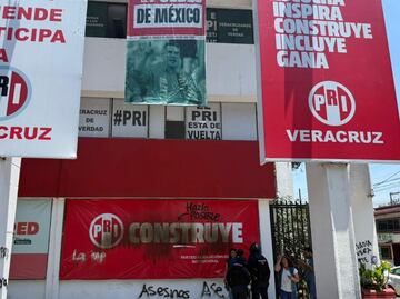 Vandalizan oficinas del INE y el PRI en Xalapa; protestan contra homenaje a Fidel Herrera, exgobernador de Veracruz recién fallecido