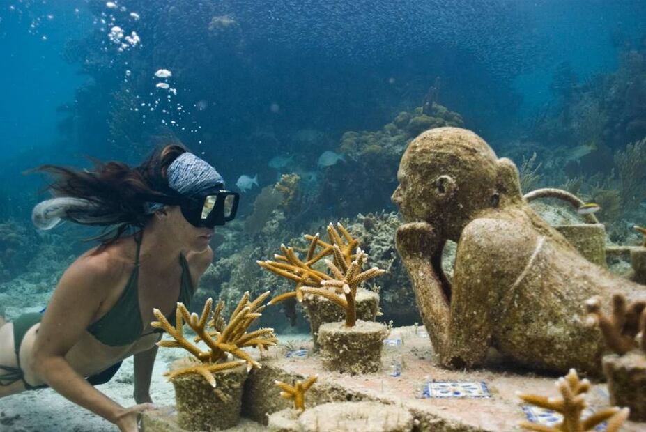 Las jóvenes dejaban pequeñas estatuillas hechas de barro como ofrenda a Ixchel, en Isla Mujeres. Foto: Sectur México