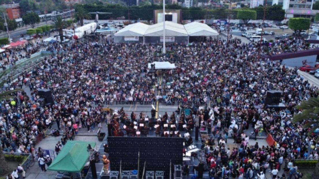 Desde "una galaxia muy, muy lejana", fanáticos de Stars Wars celebran su día en Venustiano Carranza