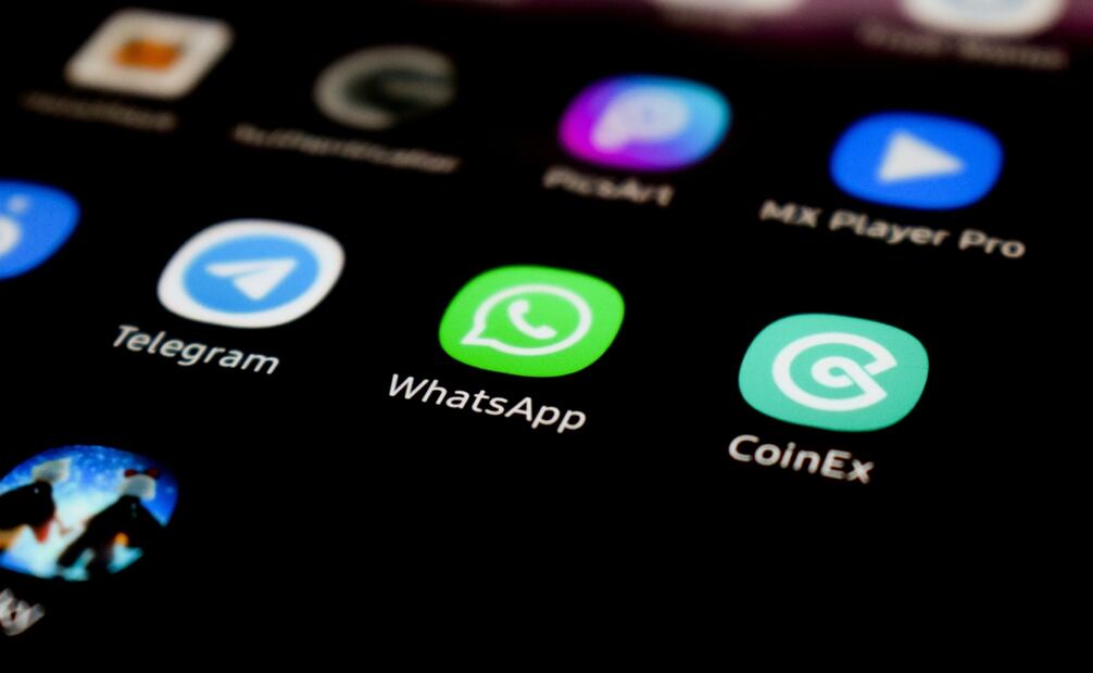 Aprende a desactivar las vistas previas de enlaces en WhatsApp para proteger tu privacidad. Imagen: Unsplash