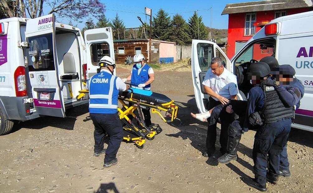 El policía herido tuvo que ser llevado a un hospital tras el enfrentamiento con normalistas de Morelia, Michoacán (01/04/2025). Foto: Especial