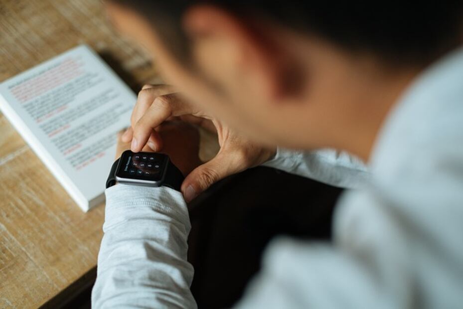 El horario de verano se actualizó en automático en algunos celulares. Foto: Pixabay