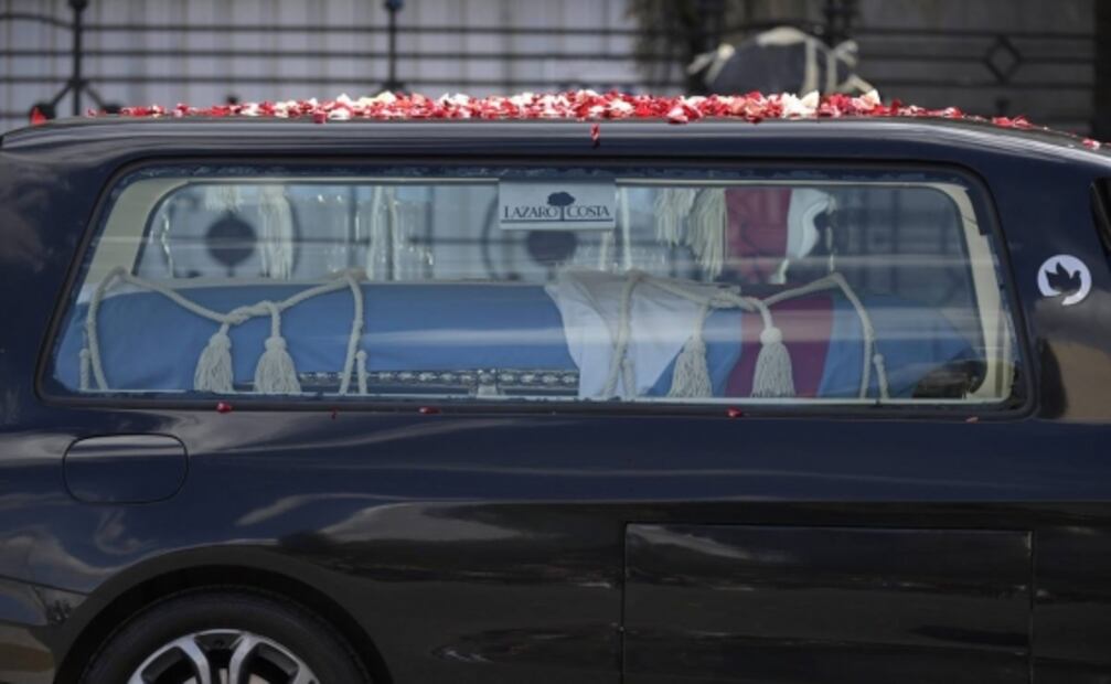 Trasladan cuerpo de expresidente Carlos Menem a cementerio islámico de Buenos Aires