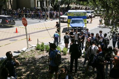 Reportan un muerto por apuñalamiento en Universidad de Texas