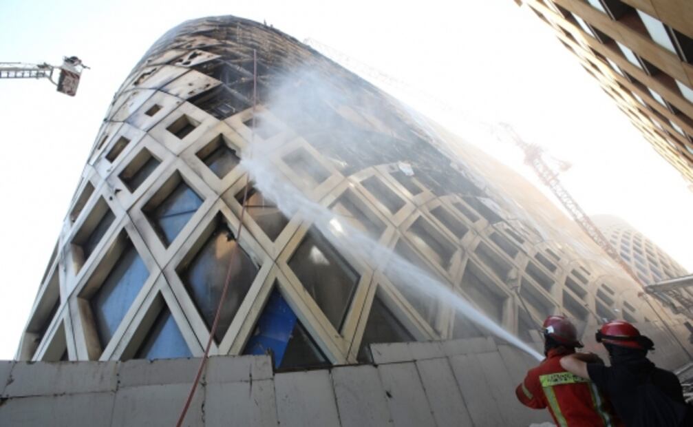 Se incendia edificio de Zaha Hadid en Beirut
