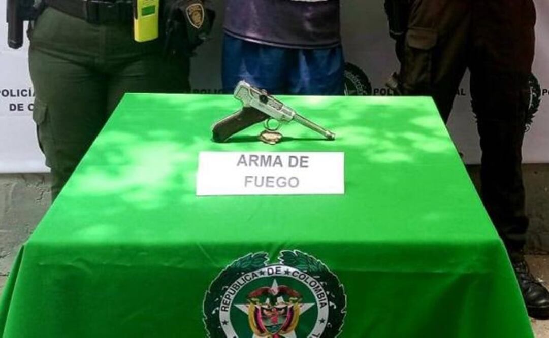 Según la policía, el delincuente aseguró que había adquirido la pistola en el mercado negro de armas de fuego. Foto: Policía Nacional
