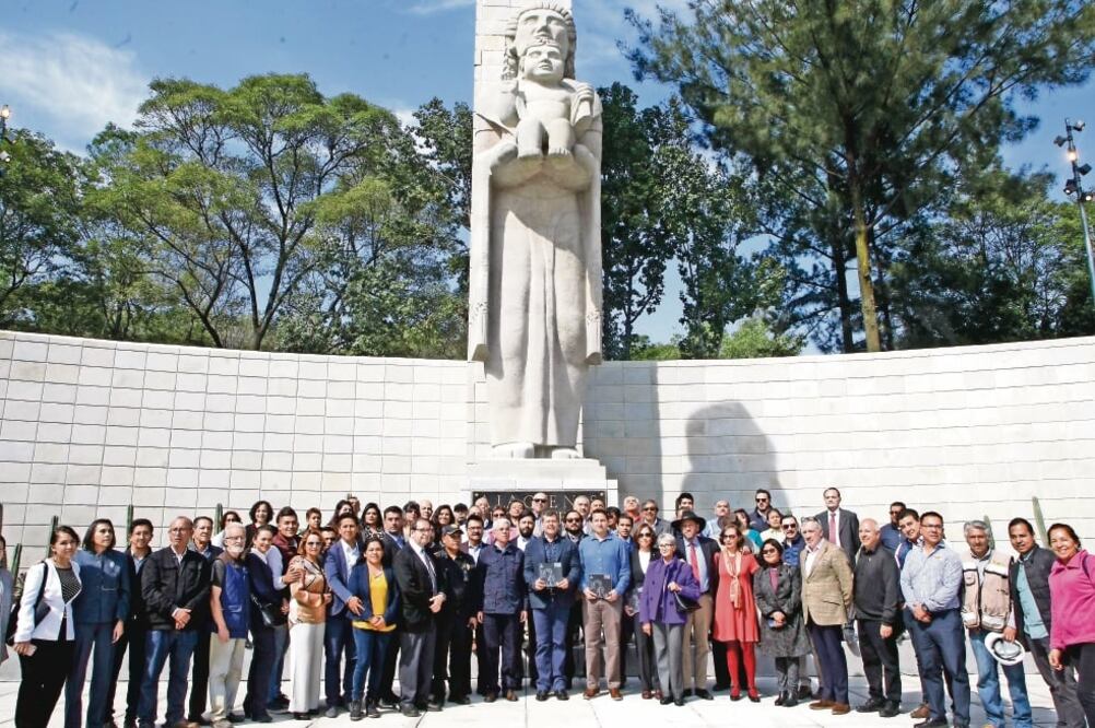 Los trabajos se realizaron en su totalidad con base en los planos originales, acervo fotográfico y equipo de escultores y arquitectos. (ESPECIAL)