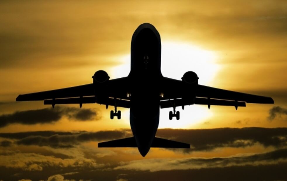 No hagas estas cosas en el avión porque te ponen en peligro