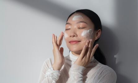 Cómo es el método coreano para eliminar las manchas de la cara