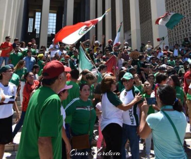 Festejan triunfo de México vs. Alemania en plazas de México
