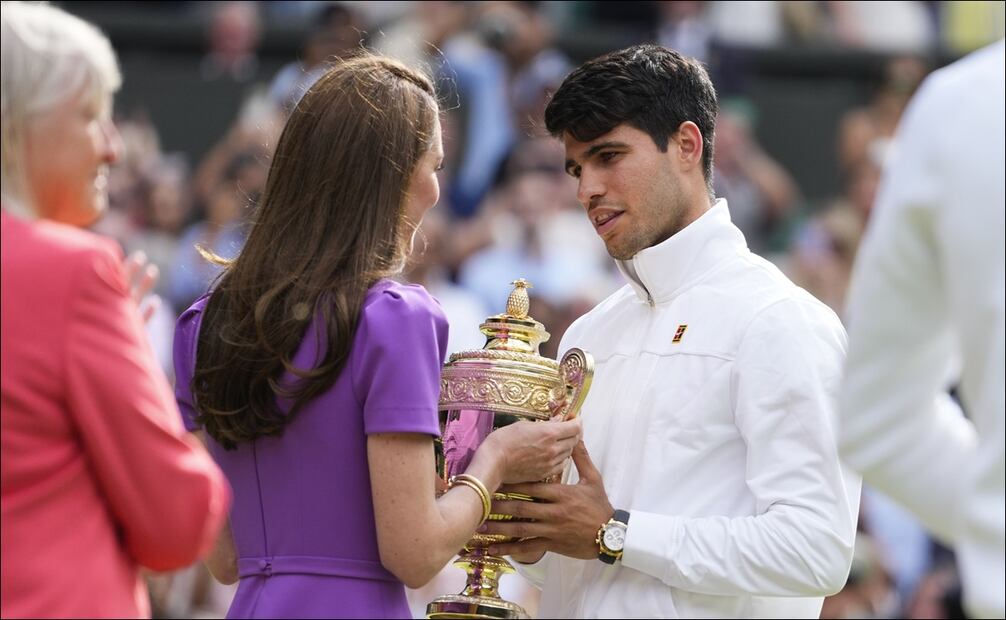 Kate Middleton entregó el trofeo de campeón a Carlos Alcaraz - Foto: AP