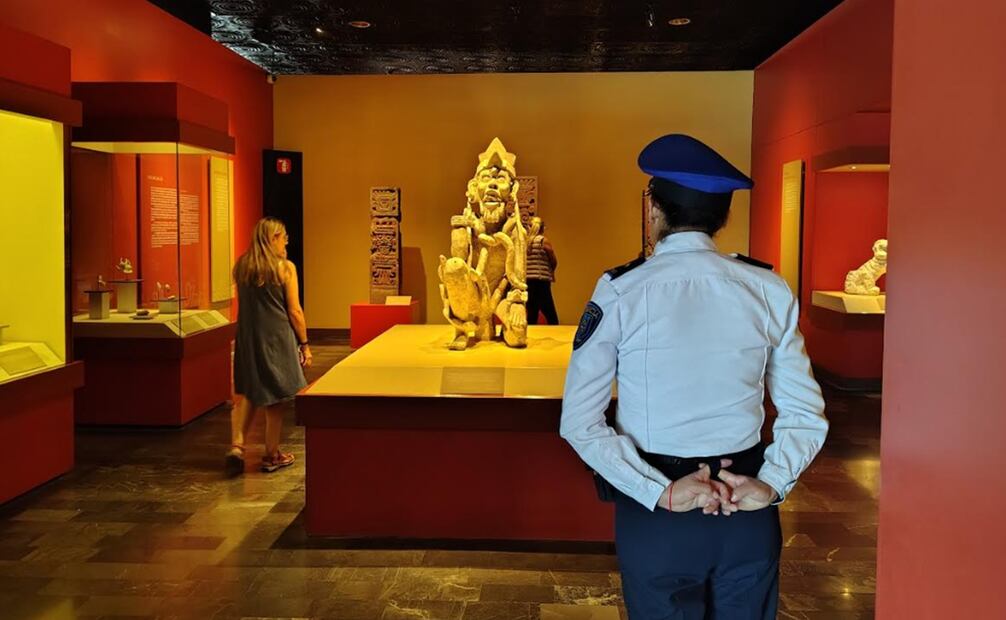 Después de permanecer cerrado, el Museo Nacional de Antropología reabrió sus puertas, dejando atrás el malestar de decenas de turistas que se encontraron con las puertas cerradas en pleno recorrido por la Ciudad de México. Foto: Cristopher Cabello/EL UNIVERSAL.