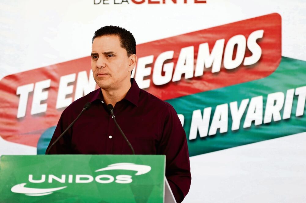 El gobernador de Nayarit, Roberto Sandoval Castañeda, arropó al fiscal Édgar Veytia, detenido por actividades ilegales en Estados Unidos (ARCHIVO EL UNIVERSAL)