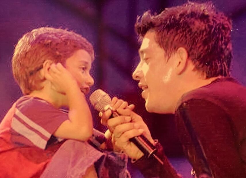 Yahir y su hijo Tristan, cuando el cantante era concursante de La Academia, en 2002.
Foto: Instagram