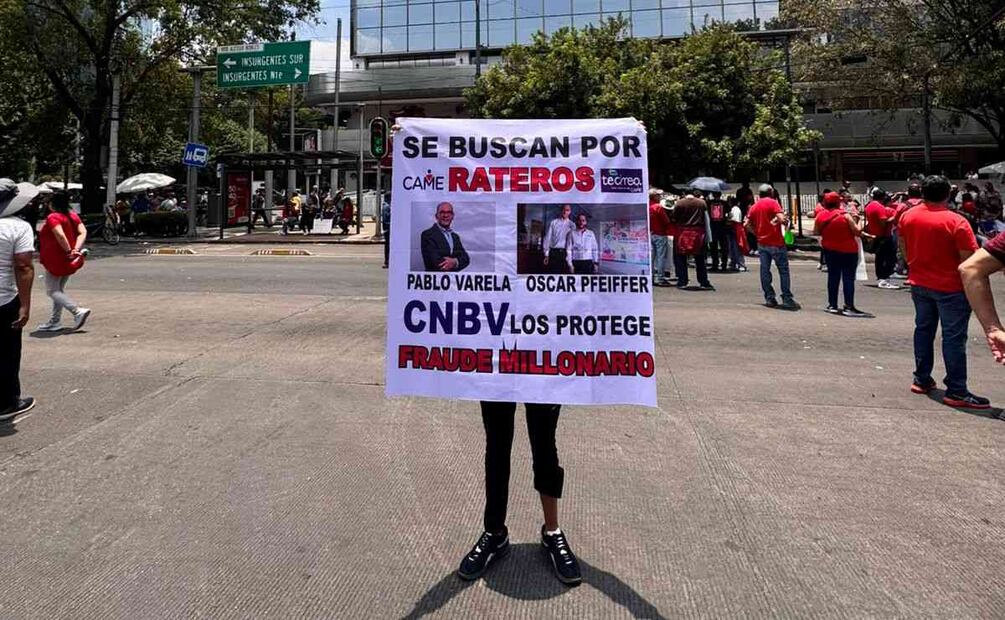Ahorradores se manifiestan tras presunto fraude de CAME. Foto: Antonio Hernández / El Universal