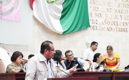 Diputado de Morena pide clausurar tiendas Oxxo cercanas a escuelas en Oaxaca por "atentar" contra salud de estudiantes