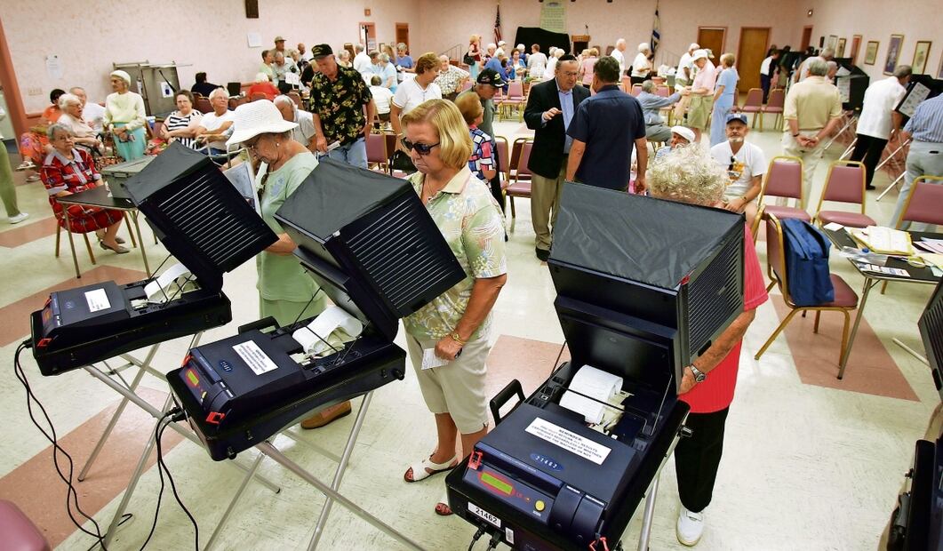 Votantes en una casa de retiro, en West Palm Beach, Florida. Foto: AFP