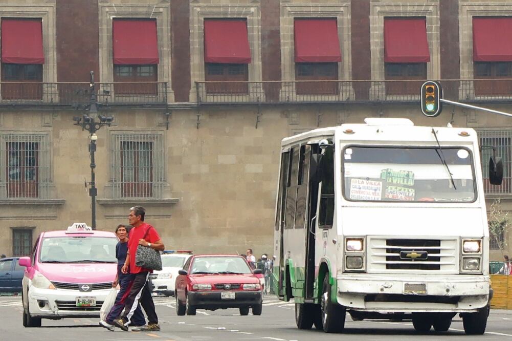 Los peseros que actualmente brindan servicio en el primer cuadro de la ciudad pertenecen principalmente a las rutas 1 y 111 (LUIS CORTÉS. EL UNIVERSAL)
