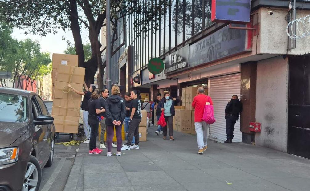 Personas esperan realizar sus compras en la zona (16/01/2025). Foto: Especial