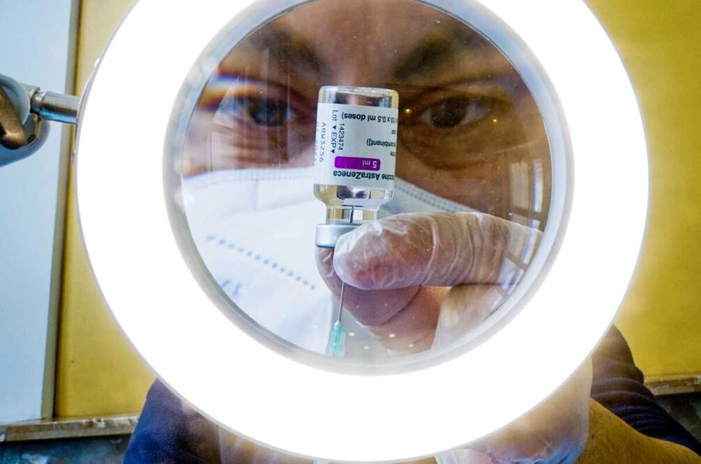 El estudio sobre la tercera dosis fue llevado a cabo de forma independiente por investigadores de la universidad de Oxford. Foto: EFE/ Ciro Fusco