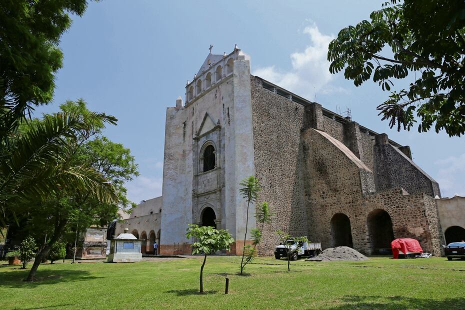 A 19 días de reanudadas las labores de restauración por parte de la empresa de construcción Farla. Hoy, los avances, al menos en la fachada, son visibles. Fotos: Diego Prado y archivo / EL UNIVERSAL