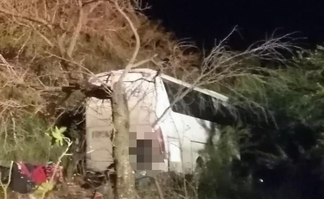 Personal de la Guardia Estatal auxilió a los pasajeros lesionados. Foto: Especial