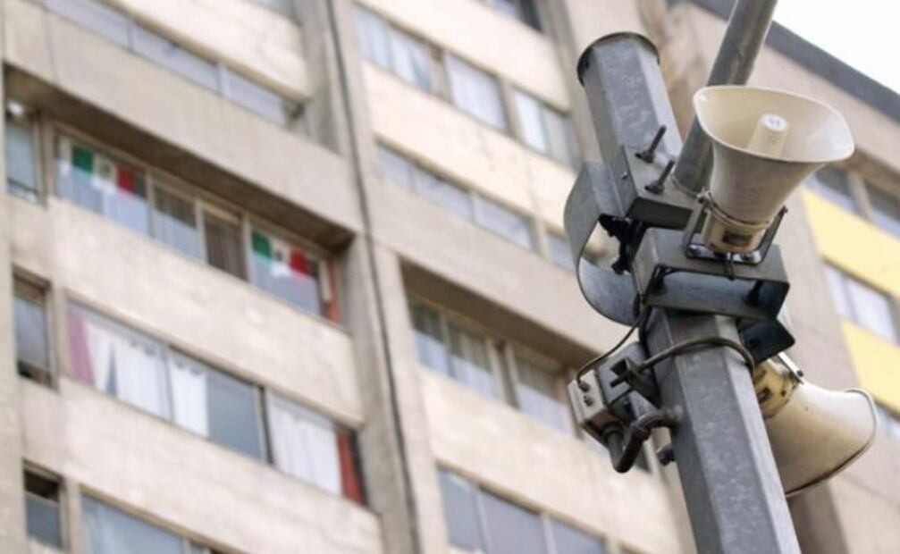 La alerta sísmica se emite en los parlantes del C5. Foto: Archivo EL UNIVERSAL
