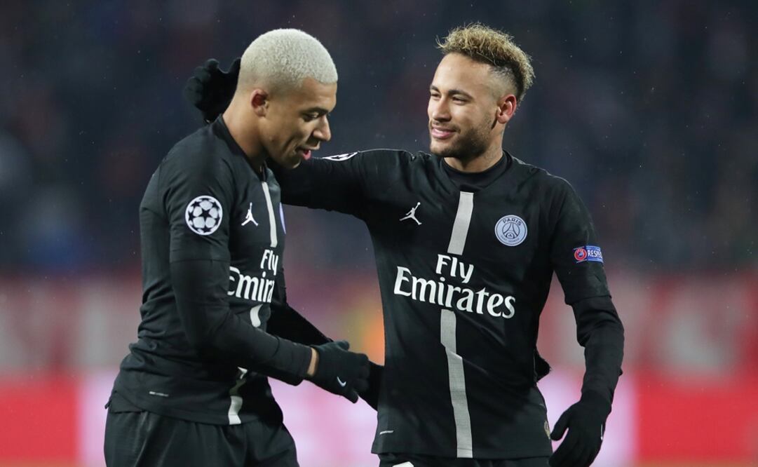Neymar y Mbappé durante un juego de Champions League. FOTO/REUTERS