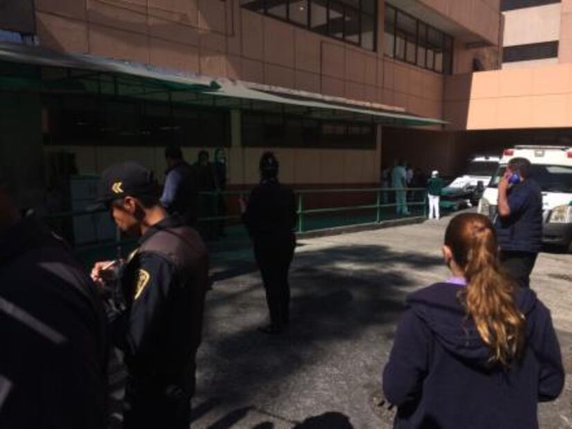 Evacuan urgencias de Hospital La Raza por persona contaminada