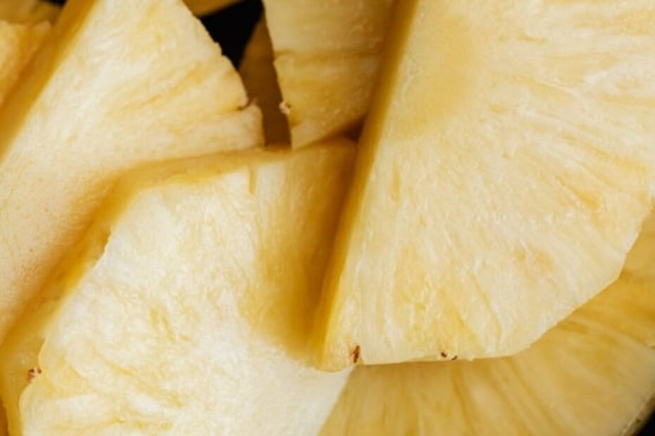 Por esta razón la piña escalda la lengua