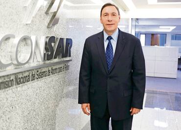 Consar alerta por falsos empleados que cobran por trámites de Afore