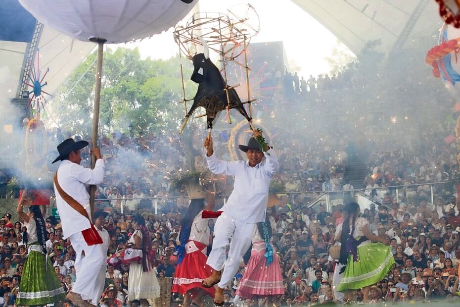 En punto de las 10 de la mañana arrancó ayer el primer Lunes del Cerro en el auditorio Guelaguetza. Foto: FOTOS: Edwin Hernández / El Universal
