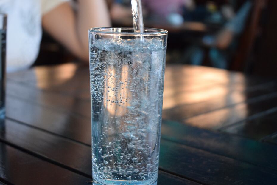 Beneficios del agua mineral en la cara. Foto: Pixabay