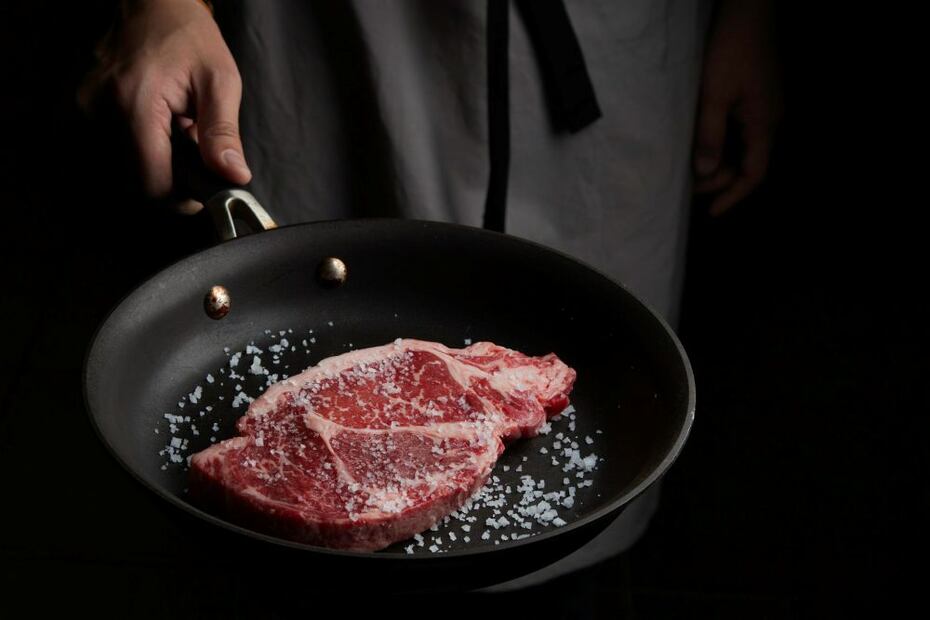 Aprende a descongelar la carne sin perder su textura y sabor. Foto: Unsplash