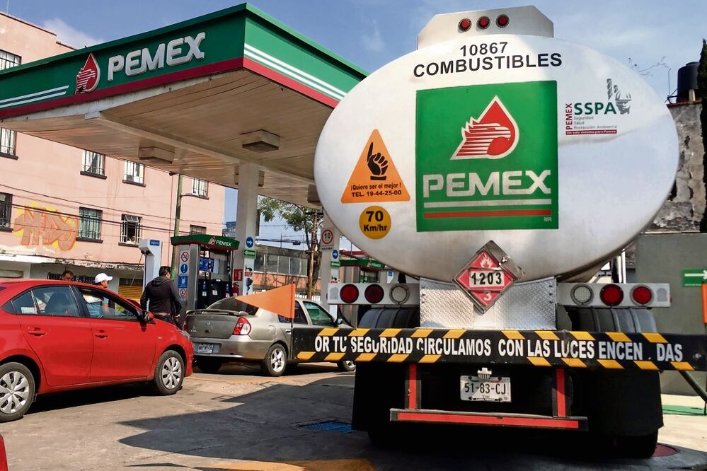De acuerdo con los datos de la empresa, en diciembre de 2022 la participación de mercado de Pemex fue de 81.9% en gasolinas y para diciembre de 2023 ésta alcanzó 86.8 por ciento. Foto: Berenice Fregoso / EL UNIVERSAL