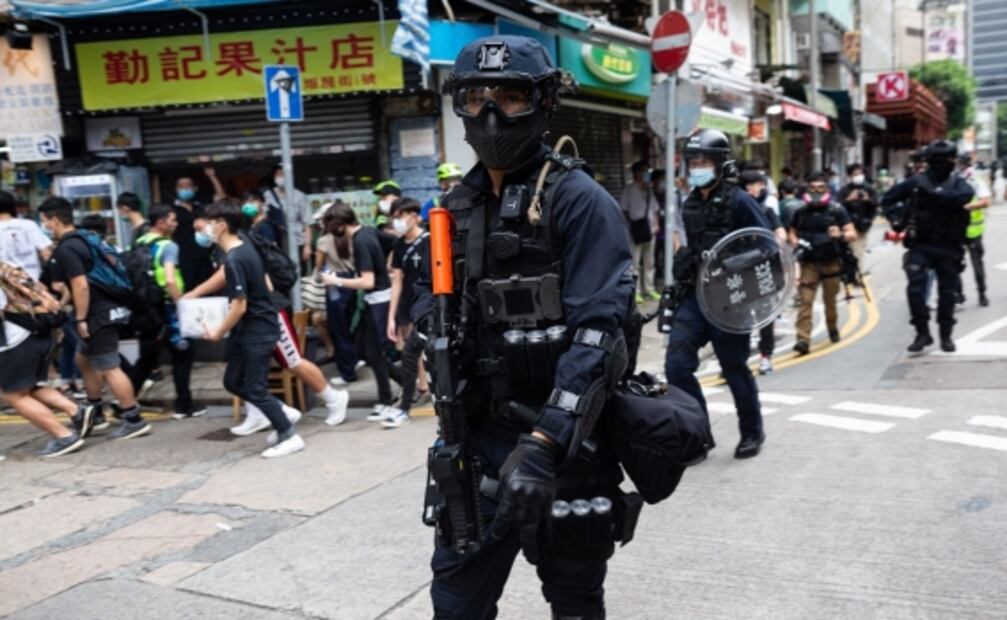 Policía china arremete contra manifestantes en Hong Kong; hay 120 detenidos