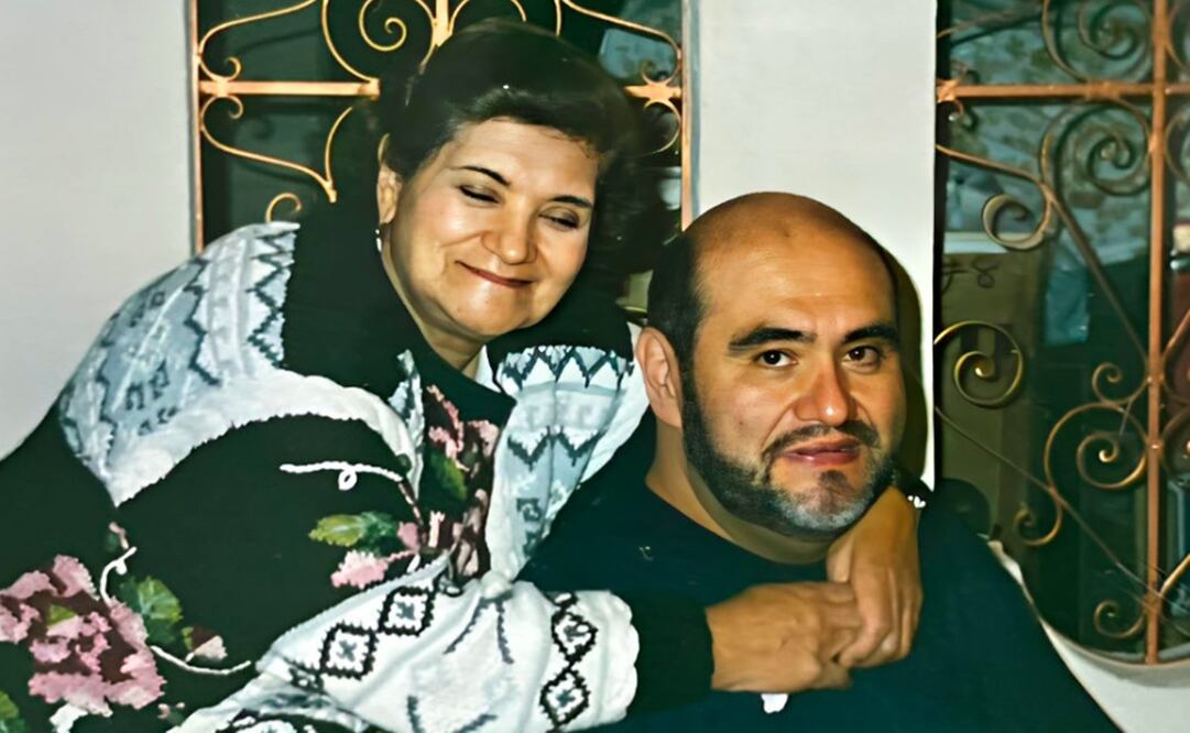 El actor Edgar Vivar despide a su madre Elia Villanueva con esta foto.