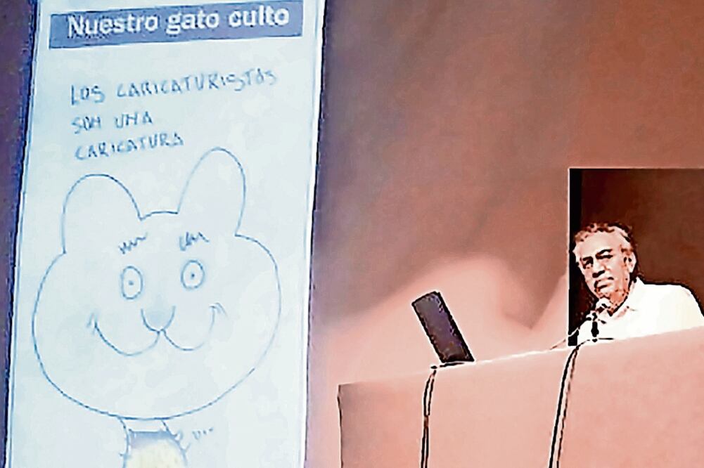 Agustín Sánchez, autor de 100 años de caricatura en El Universal, en la presentación del libro en Monterrey (DAVID CARRIZALES. EL UNIVERSAL)