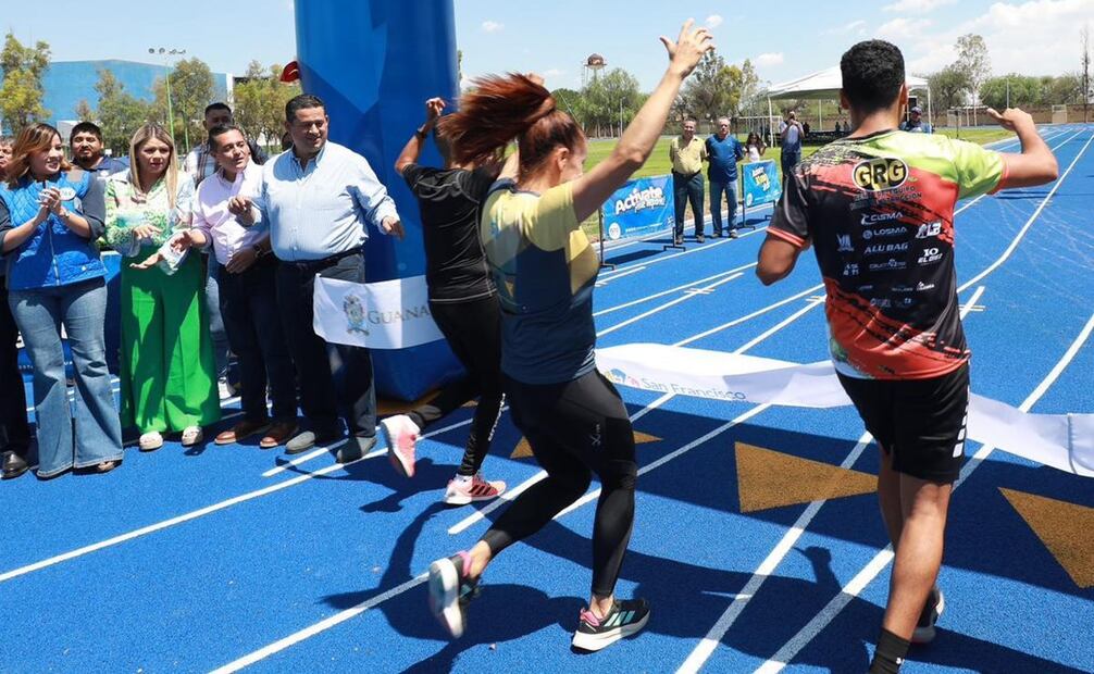 Gobernador de Guanajuato Diego Sinhue Rodríguez en entrega de la rehabilitación de la pista de atletismo de Unidad Deportiva J.Jesús Rodríguez. Foto: Especial