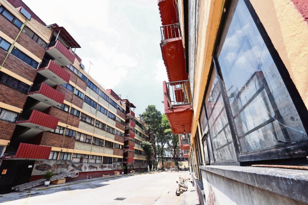 El diputado Leonel Luna planteó como posibles beneficiarios de la reconstrucción gratuita a 19 inmuebles, entre ellos el Multifamiliar de Tlalpan (ARCHIVO EL UNIVERSAL)