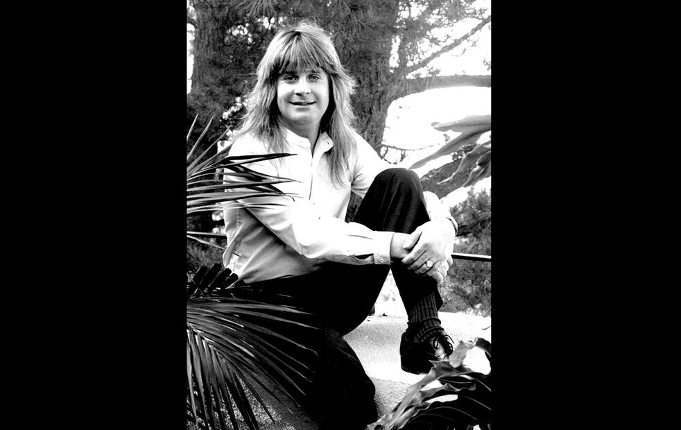 Ozzy Osbourne posa para una foto en Los Ángeles el 21 de diciembre de 1981. Foto: AP