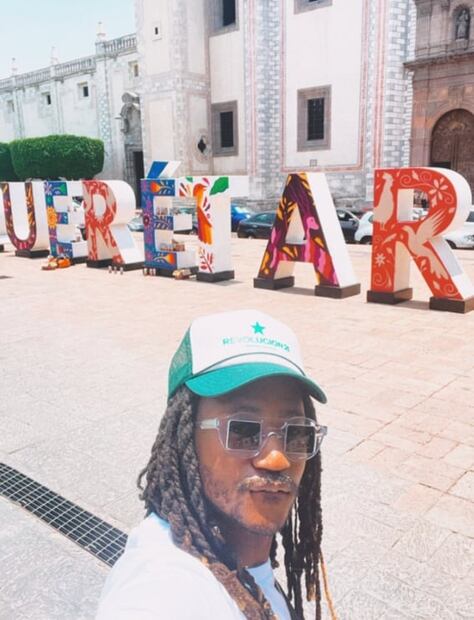 Por recomendación de fans, integrante de Gorillaz se pasea por las calles de Querétaro