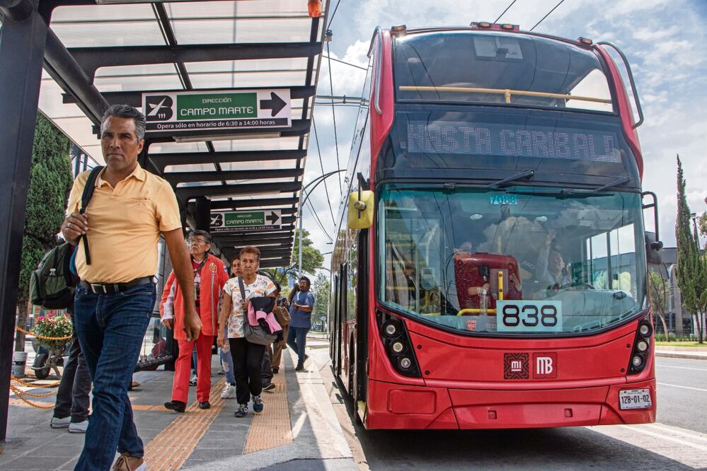 Los usuarios se dijeron beneficiados con esta nueva ruta, pues acortará sus tiempos de traslado. Foto: Gabriel Pano | El Universal