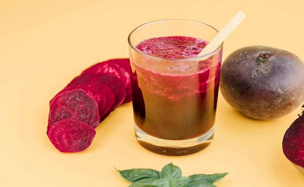 Combinar betabel con jengibre y limón tiene muchos beenficios. Foto: Freepik