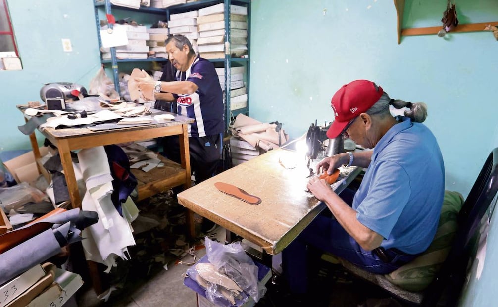 Para muchos zapateros la esperanza radica en que los consumidores valoren la calidad mexicana. Foto: Diego Prado / EL UNIVERSAL